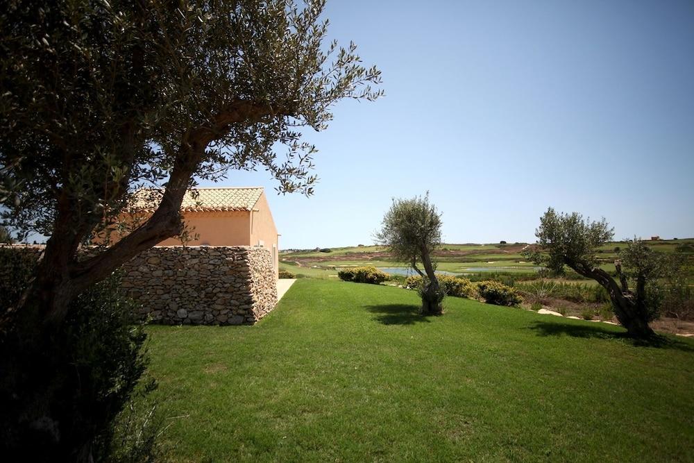 Antica Locanda Del Golf Ragusa Bagian luar foto