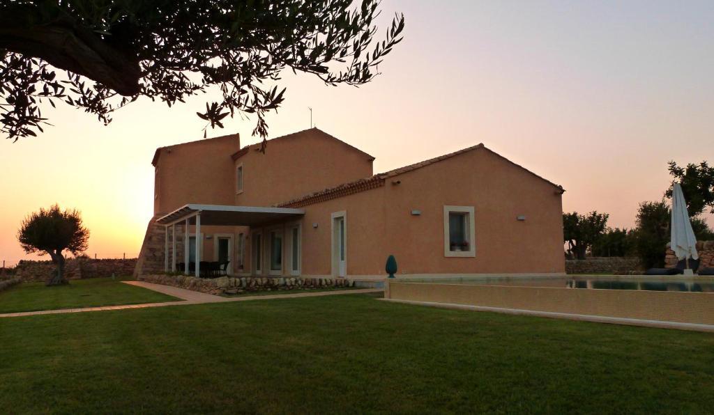Antica Locanda Del Golf Ragusa Bagian luar foto
