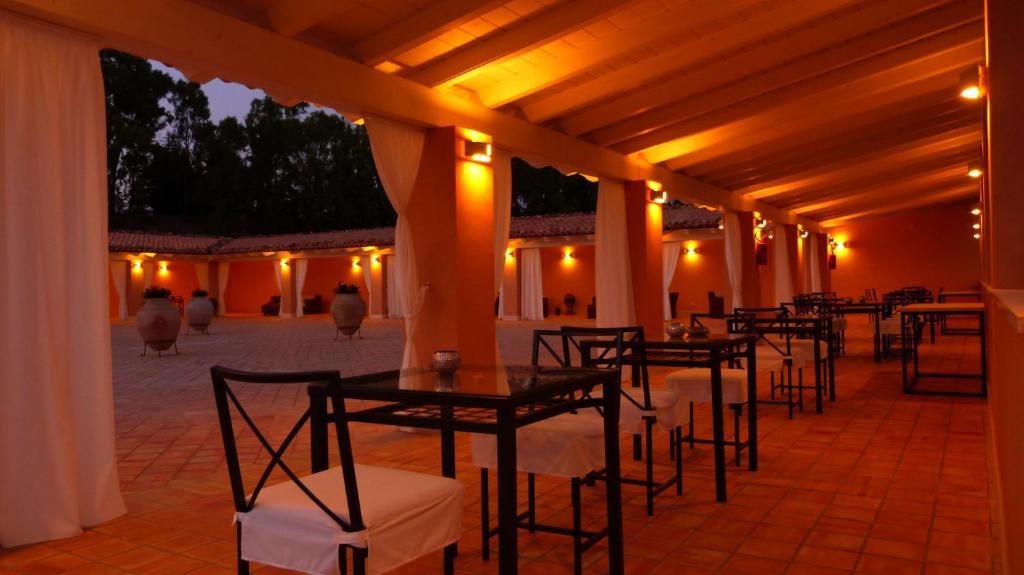 Antica Locanda Del Golf Ragusa Bagian luar foto