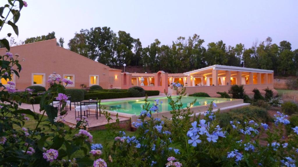 Antica Locanda Del Golf Ragusa Bagian luar foto