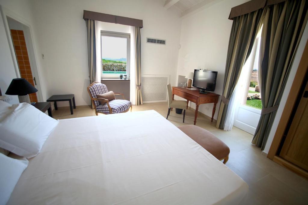 Antica Locanda Del Golf Ragusa Bagian luar foto