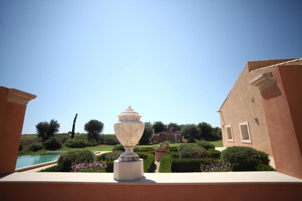 Antica Locanda Del Golf Ragusa Bagian luar foto