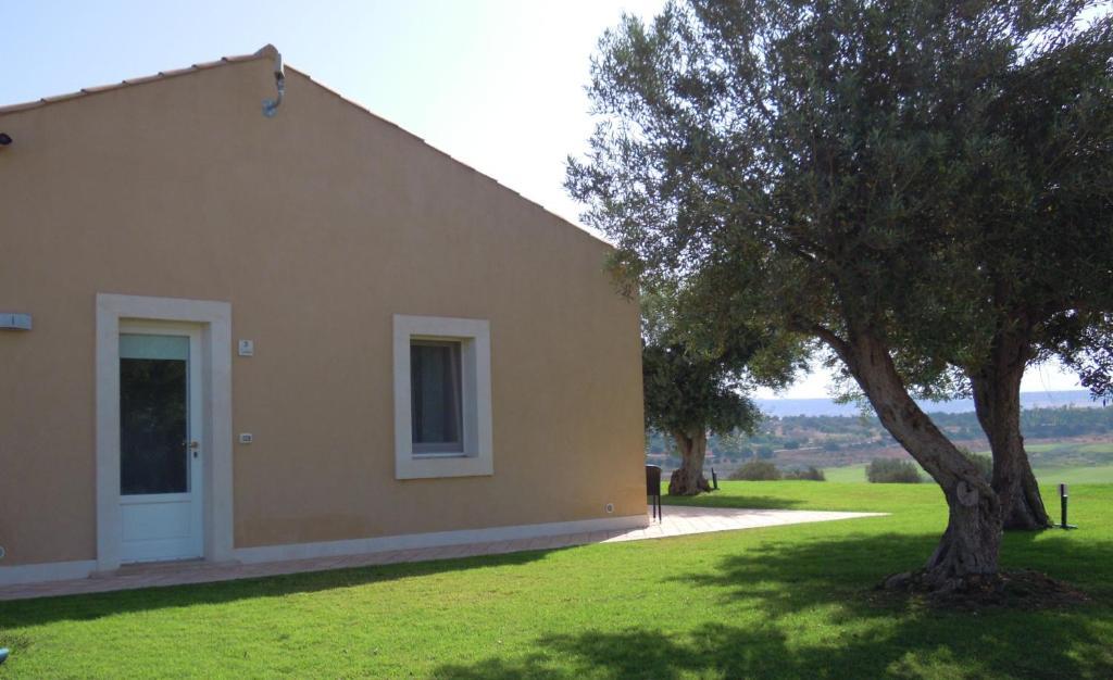 Antica Locanda Del Golf Ragusa Bagian luar foto