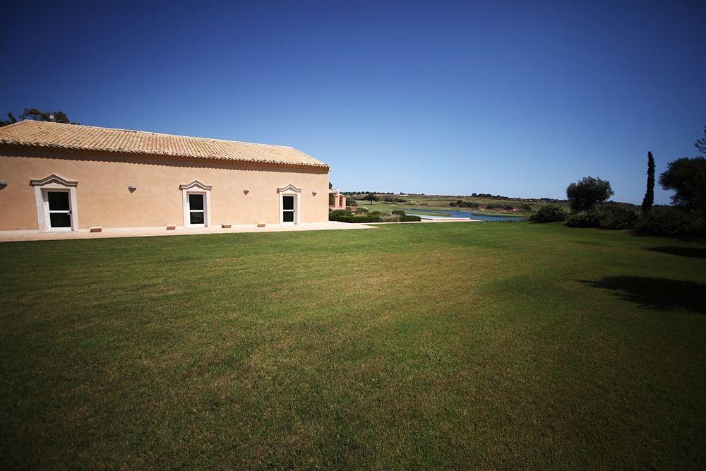 Antica Locanda Del Golf Ragusa Bagian luar foto